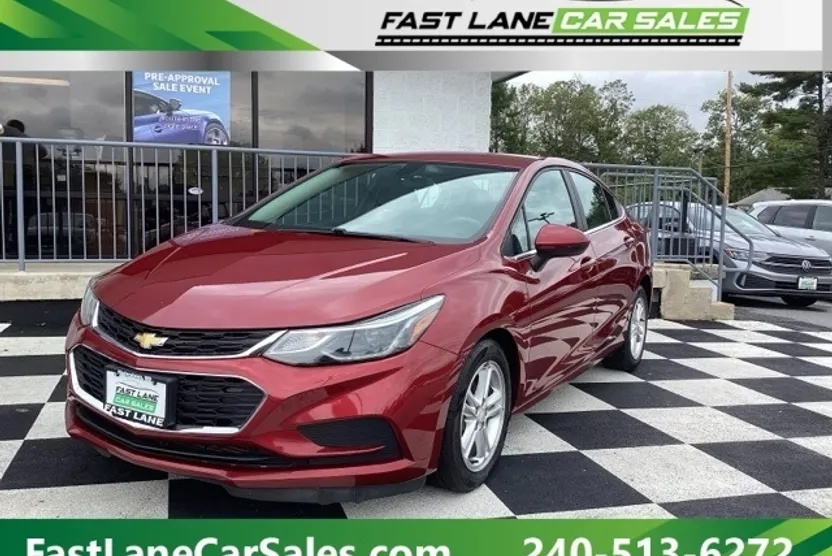 2017 Chevrolet Cruze LT photo 1