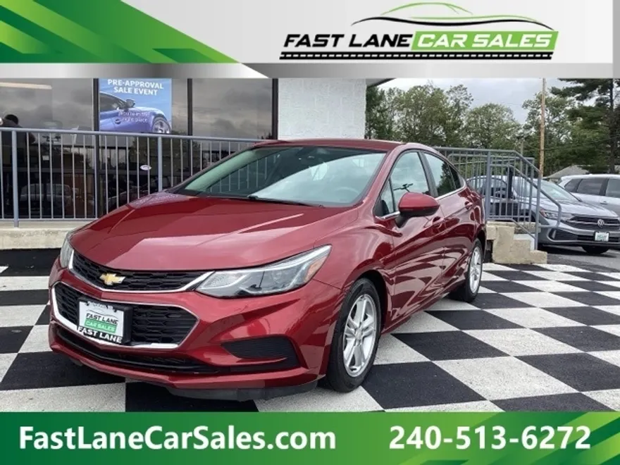 2017 Chevrolet Cruze LT photo 1
