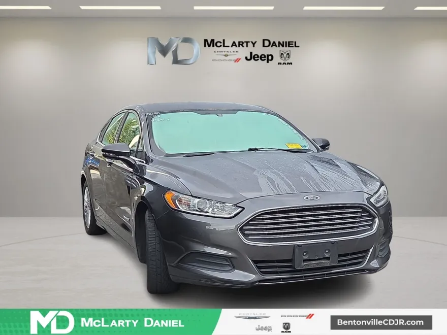 2016 Ford Fusion Hybrid SE photo 1