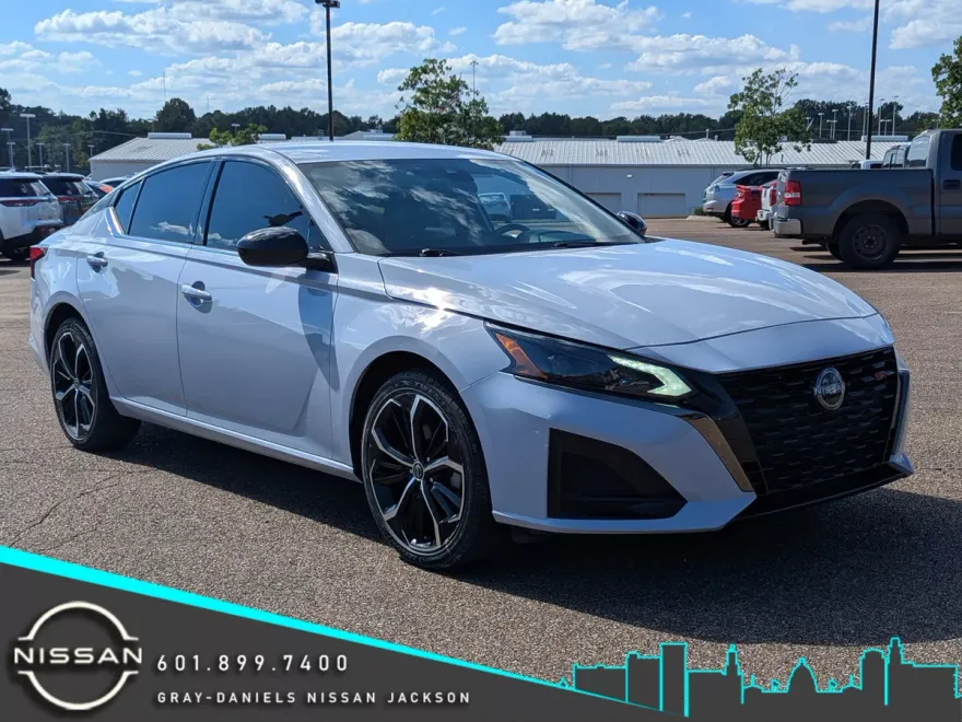 2024 Nissan Altima 2.5 SR photo 1