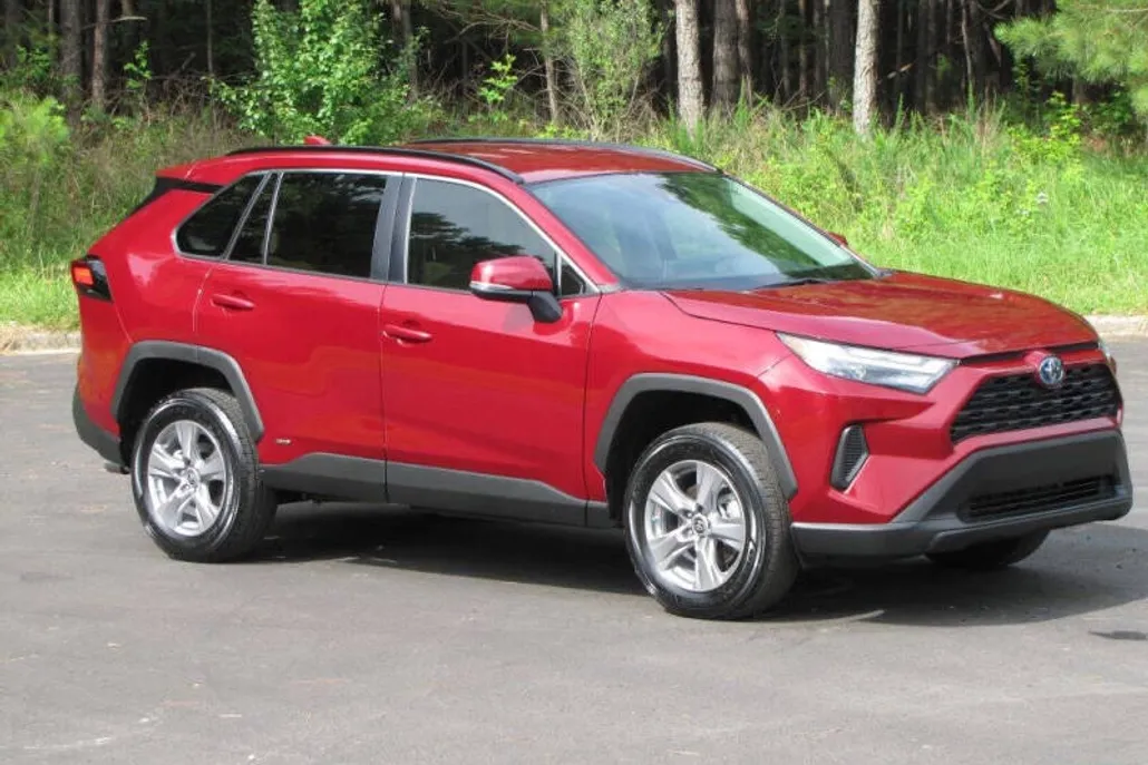 2024 Toyota RAV4 LE photo 1