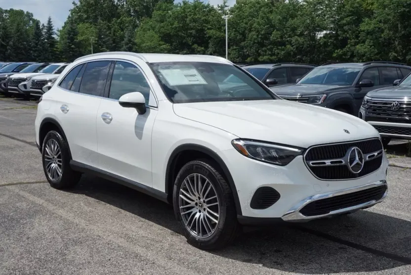2025 Mercedes Benz GLC 300 4MATIC photo 1