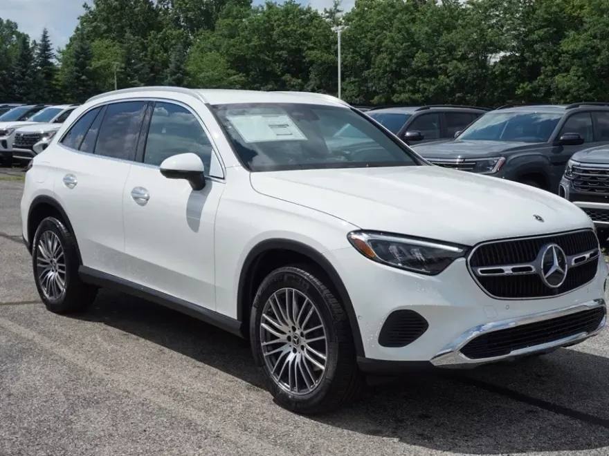 2025 Mercedes Benz GLC 300 4MATIC photo 1