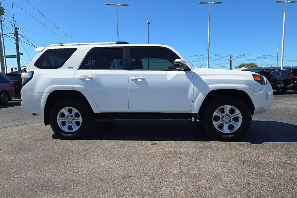 2024 Toyota 4Runner SR5 Premium photo 1