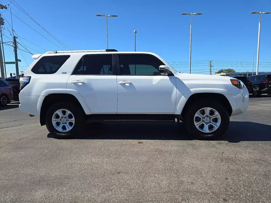 2024 Toyota 4Runner SR5 Premium photo 1