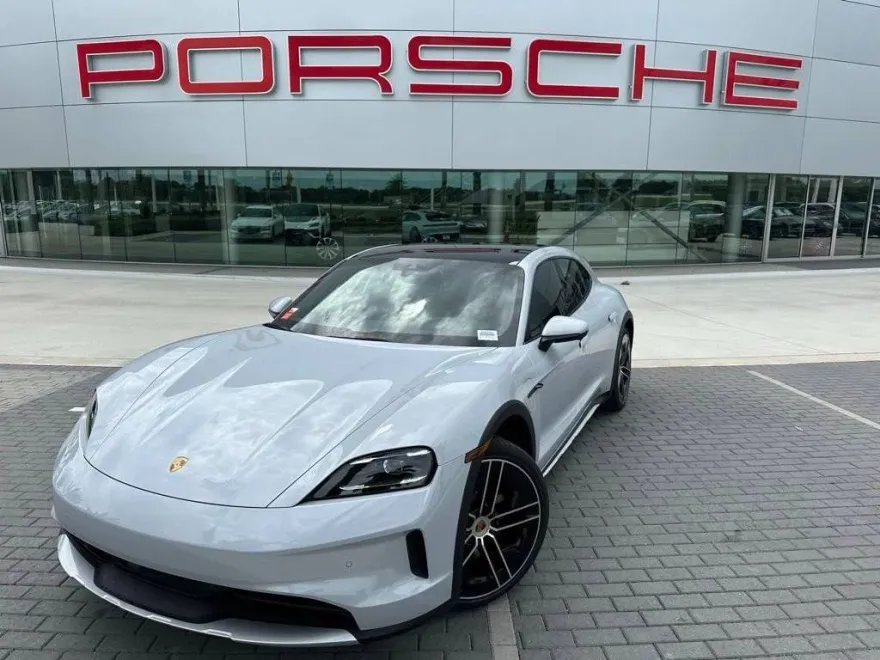 2025 Porsche Taycan 4 Cross Turismo photo 1