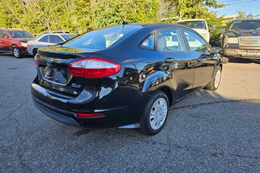 2018 Ford Fiesta S photo 1
