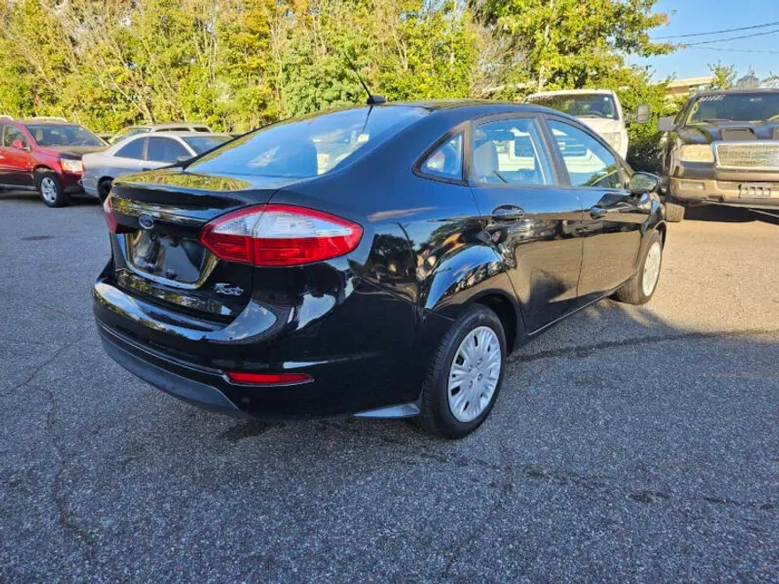 2018 Ford Fiesta S photo 1