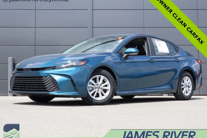 2025 Toyota Camry LE photo 1