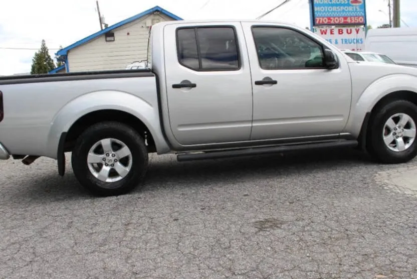 2010 Nissan Frontier SE photo 1
