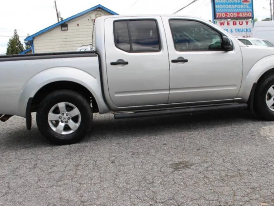2010 Nissan Frontier SE photo 1