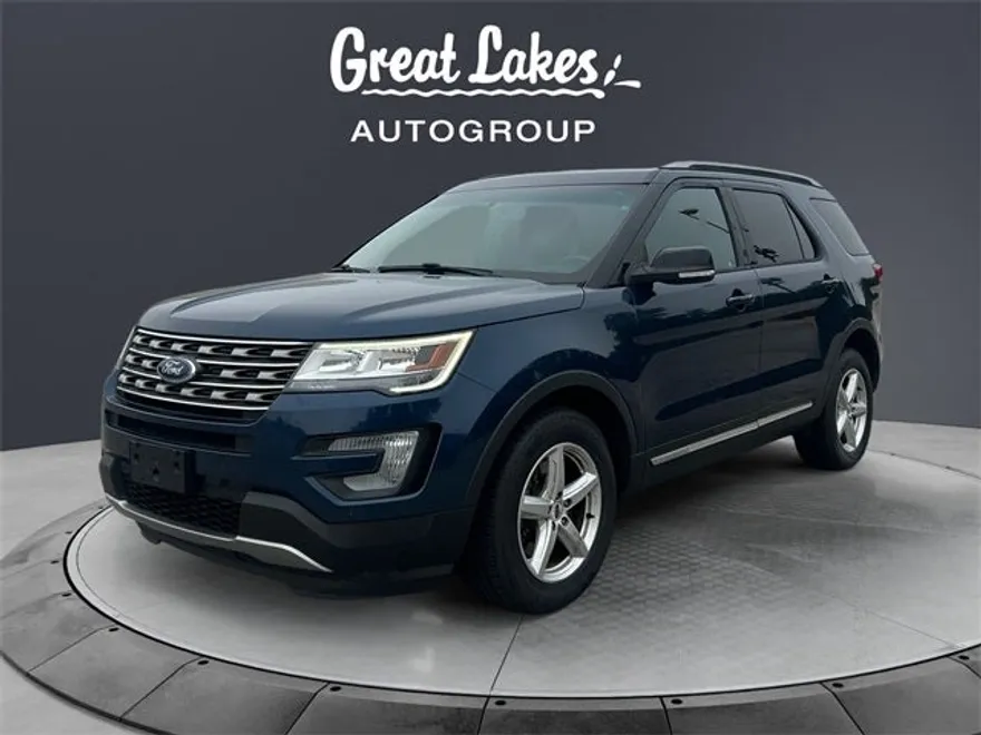2016 Ford Explorer XLT photo 1