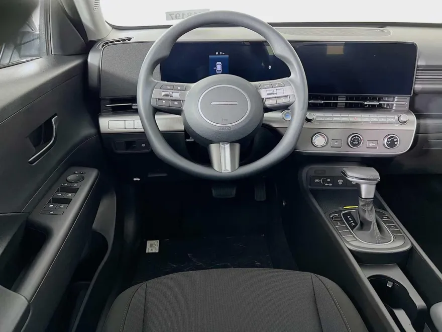 2026 Hyundai Kona SE photo 1