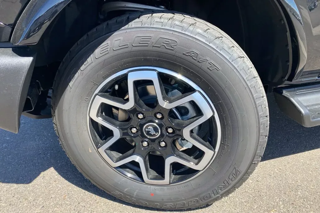 2025 Ford Bronco Outer Banks photo 1