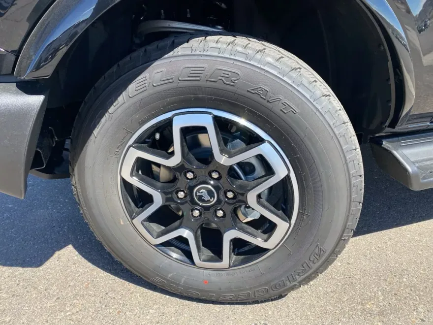 2025 Ford Bronco Outer Banks photo 1