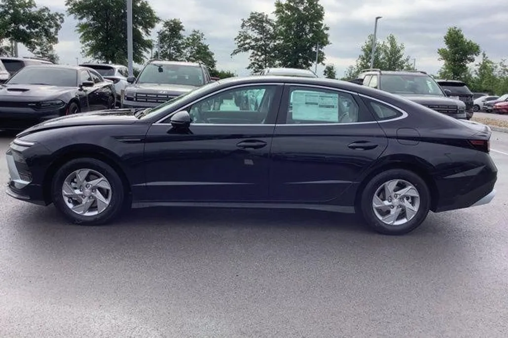 2025 Hyundai Sonata SE photo 1