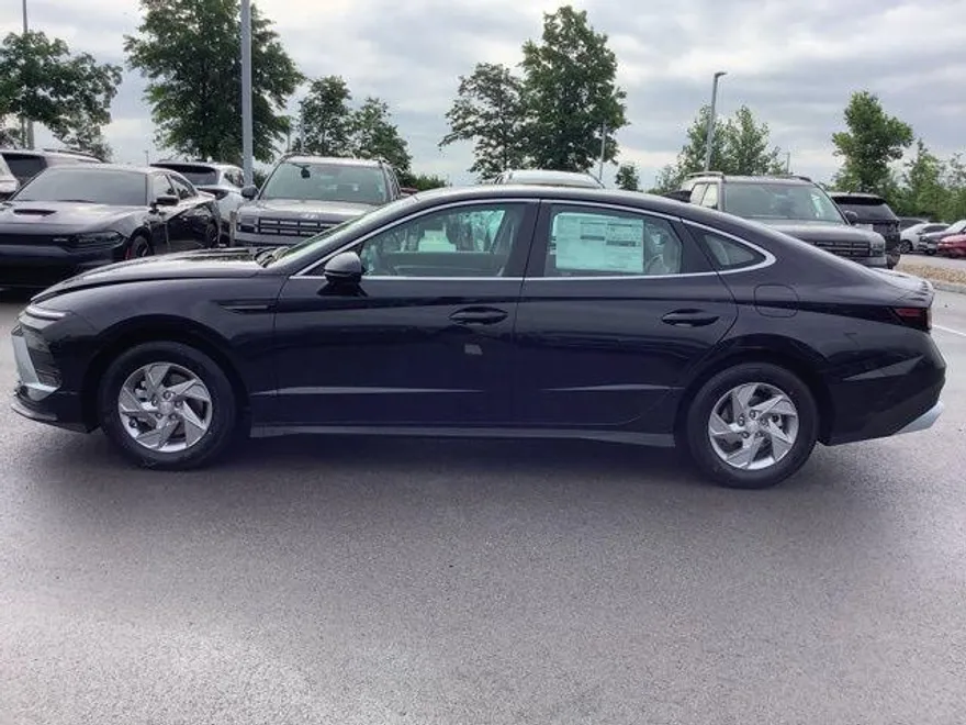 2025 Hyundai Sonata SE photo 1