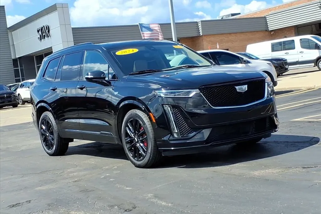 2024 Cadillac XT6 Sport photo 1