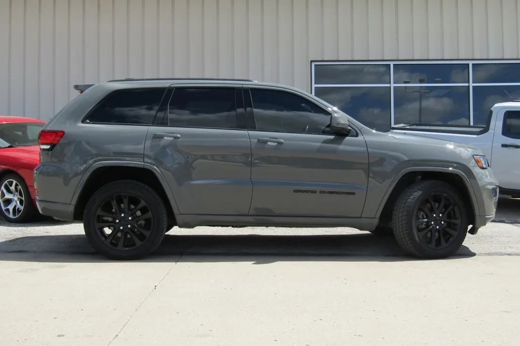 2021 Jeep Grand Cherokee Laredo X photo 1