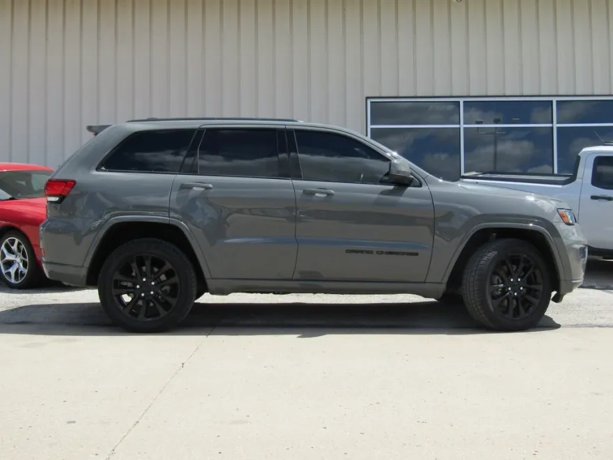 2021 Jeep Grand Cherokee Laredo X photo 1