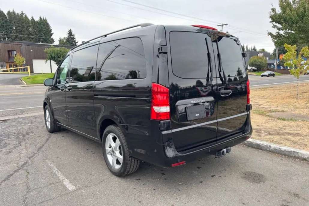 2019 Mercedes Benz Metris Passenger photo 1