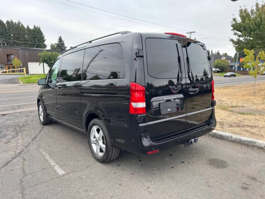 2019 Mercedes Benz Metris Passenger photo 1