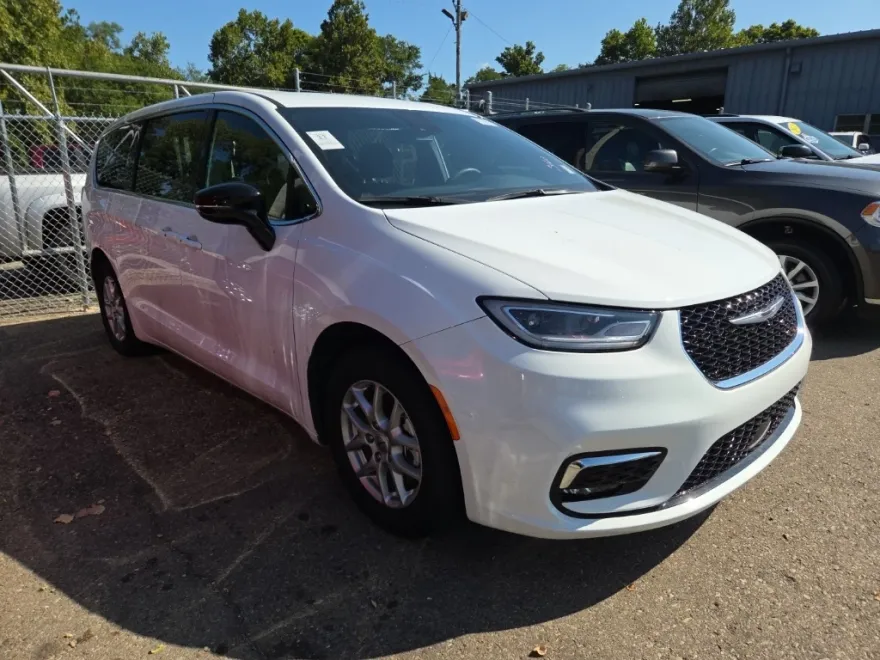 2024 Chrysler Pacifica Touring photo 1