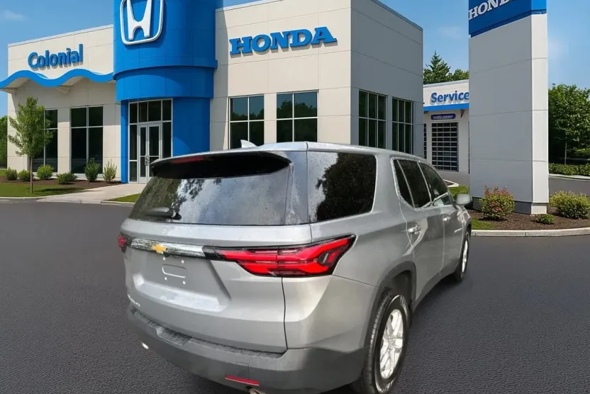 2023 Chevrolet Traverse LS photo 1