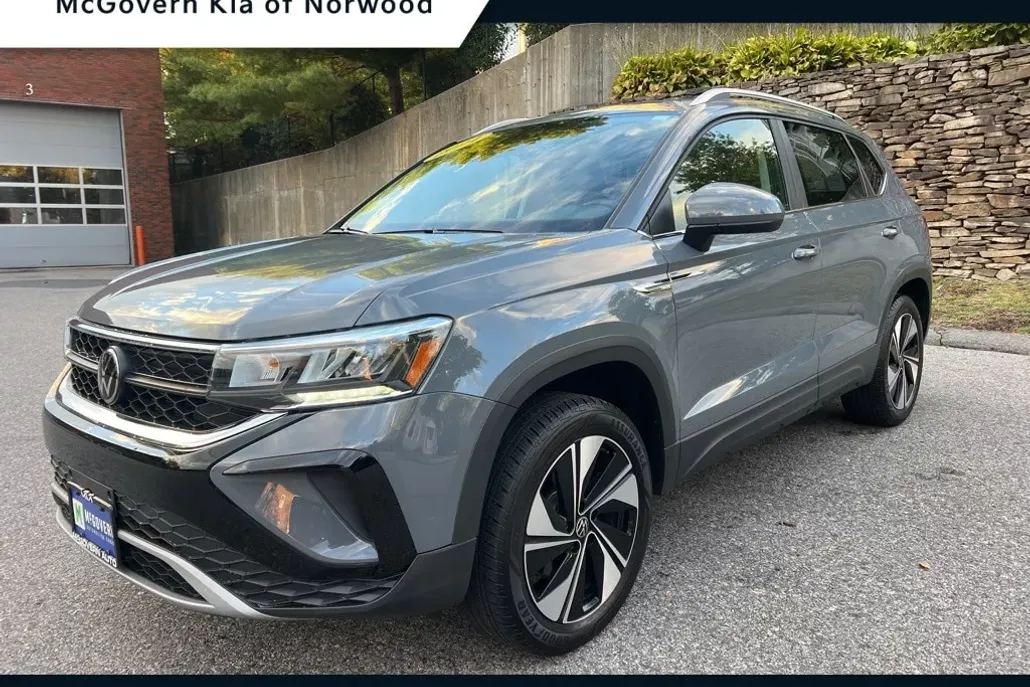 2024 Volkswagen Taos SE photo 1