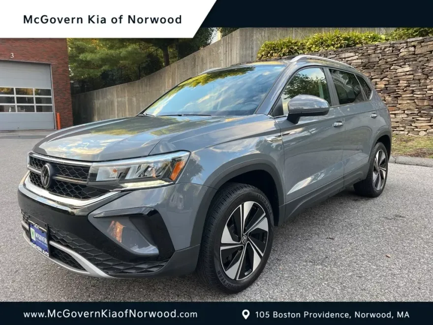 2024 Volkswagen Taos SE photo 1