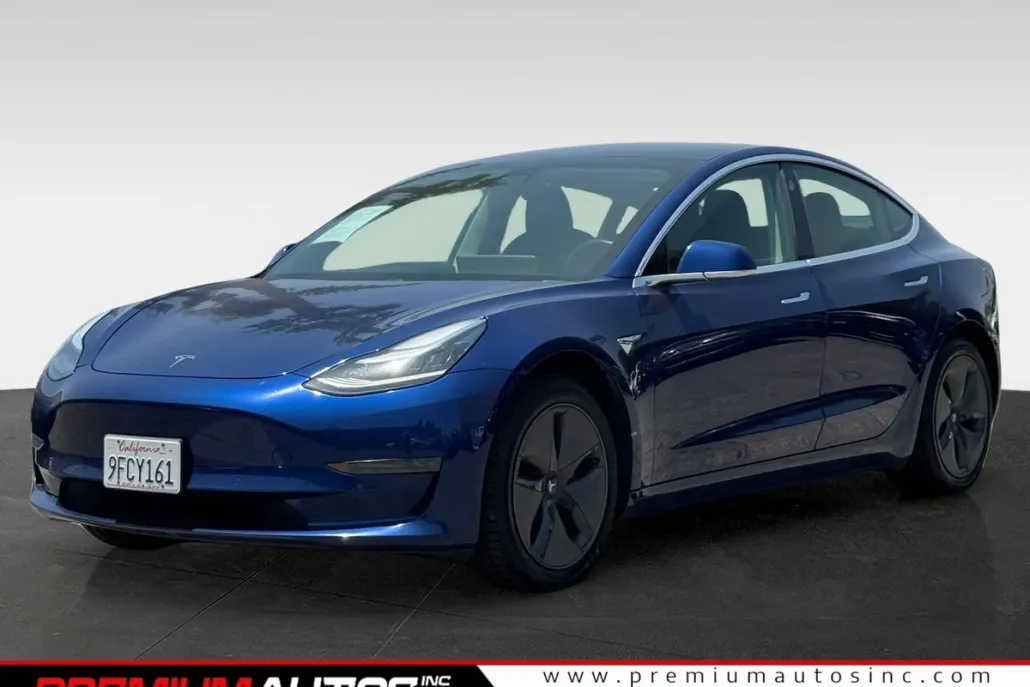 2019 Tesla Model 3 Standard Range Plus photo 1