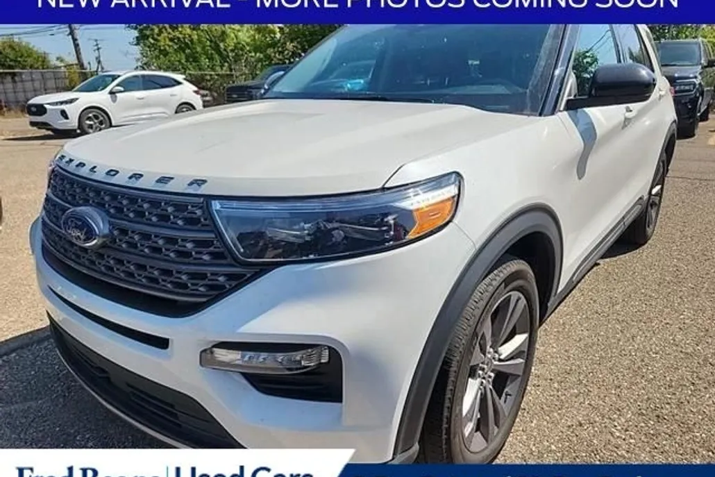 2023 Ford Explorer XLT photo 1