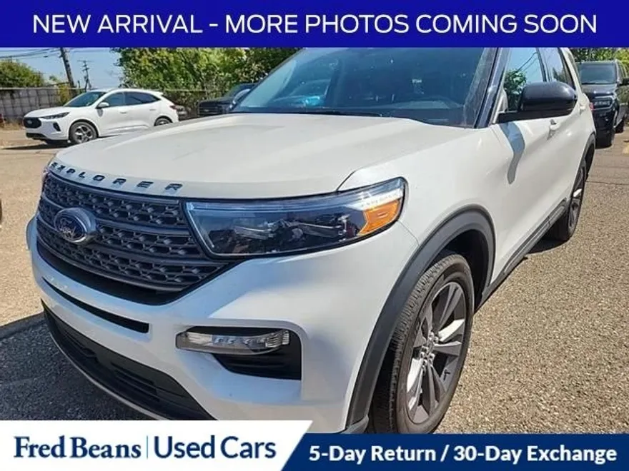 2023 Ford Explorer XLT photo 1