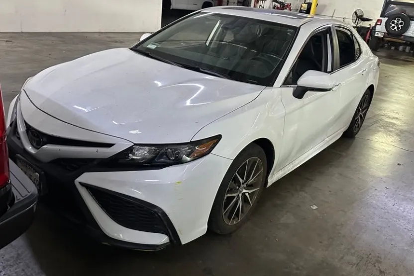 2022 Toyota Camry SE photo 1