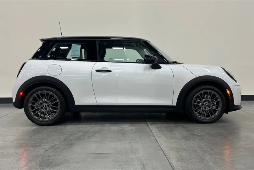 2025 Mini Cooper 2 Door Hardtop Signature photo 1