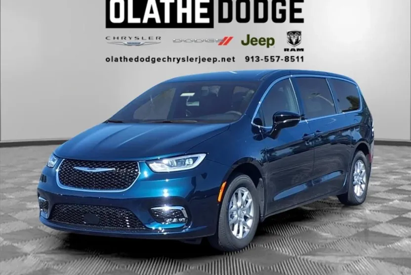 2025 Chrysler Pacifica photo 1