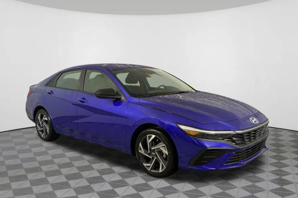 2025 Hyundai Elantra SEL Sport photo 1