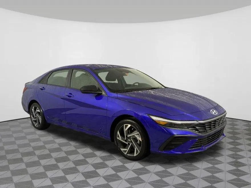 2025 Hyundai Elantra SEL Sport photo 1