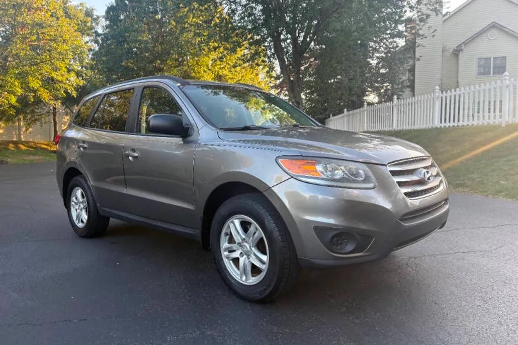 2012 Hyundai Santa Fe GLS photo 1
