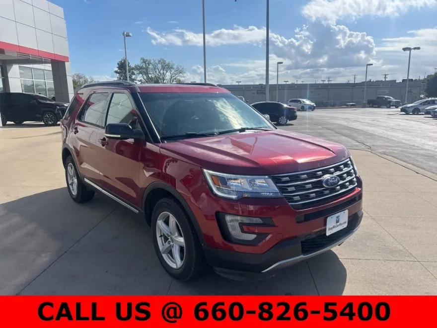 2017 Ford Explorer XLT photo 1