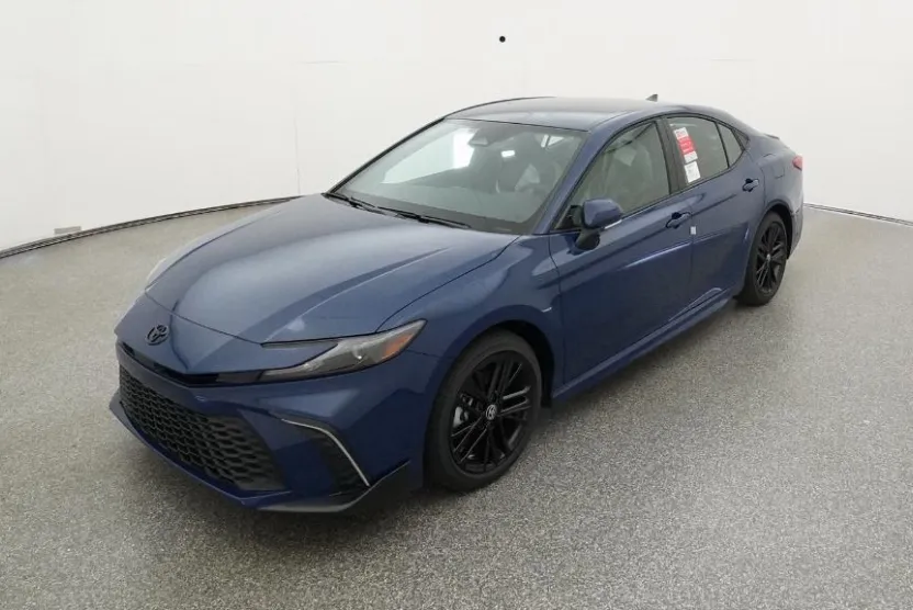 2026 Toyota Camry SE photo 1
