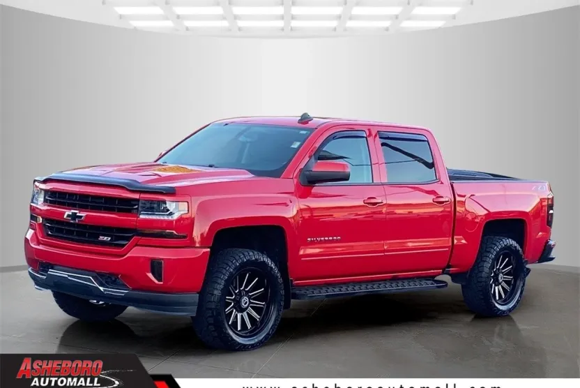 2018 Chevrolet Silverado 1500 LT photo 1