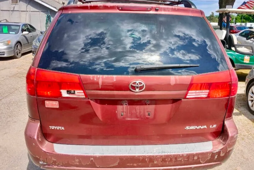 2005 Toyota Sienna LE photo 1