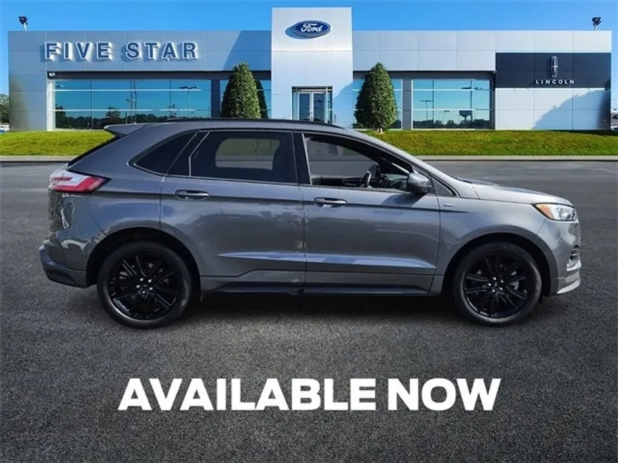 2022 Ford Edge ST photo 8