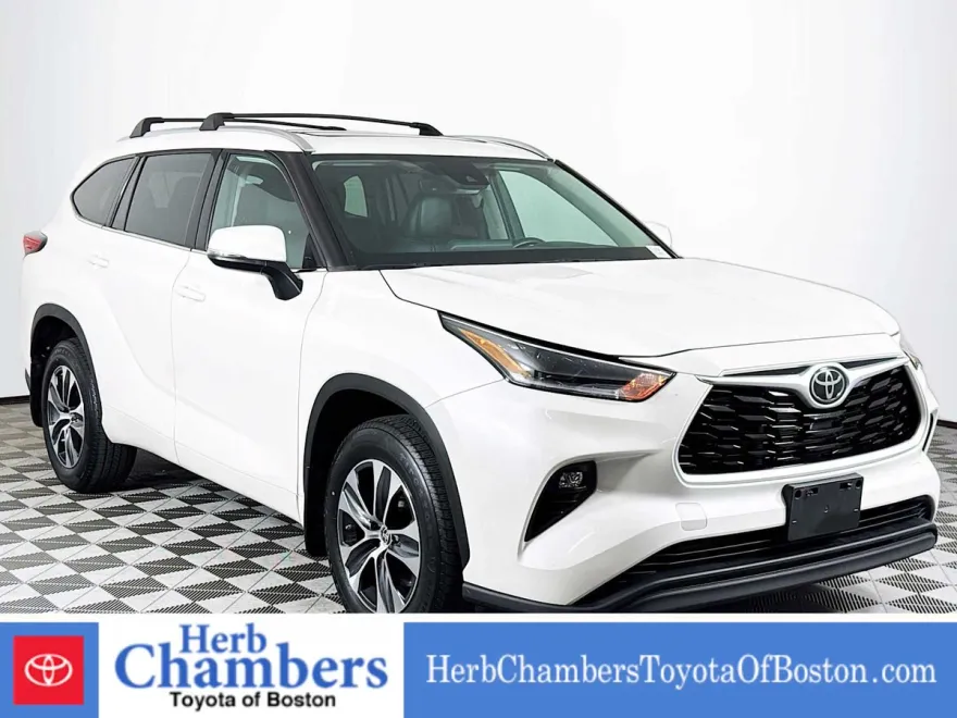 2021 Toyota Highlander XLE photo 1