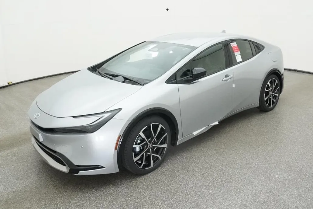 2025 Toyota Prius XSE Plug-in Hybrid photo 1