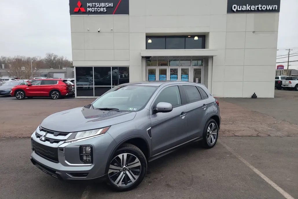 2024 Mitsubishi Outlander Sport SE photo 1