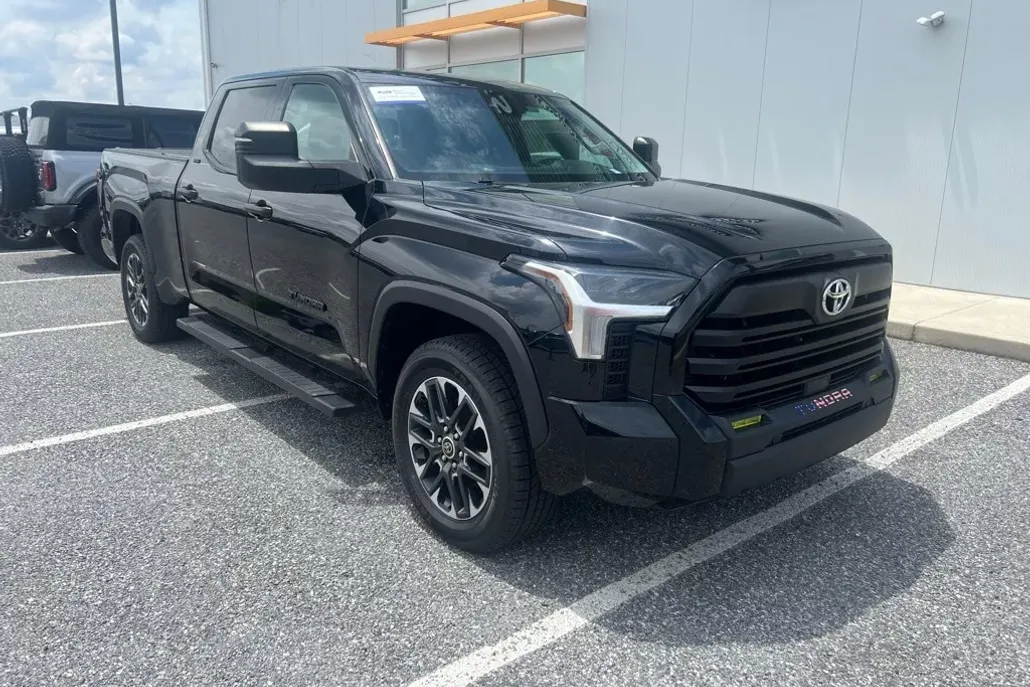 2022 Toyota Tundra SR5 photo 1