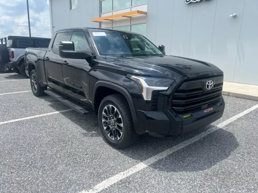 2022 Toyota Tundra SR5 photo 1
