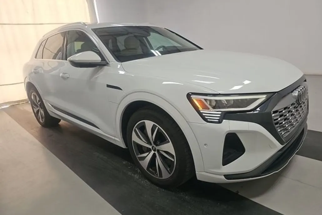 2024 Audi Q8 E-tron Premium Plus photo 1